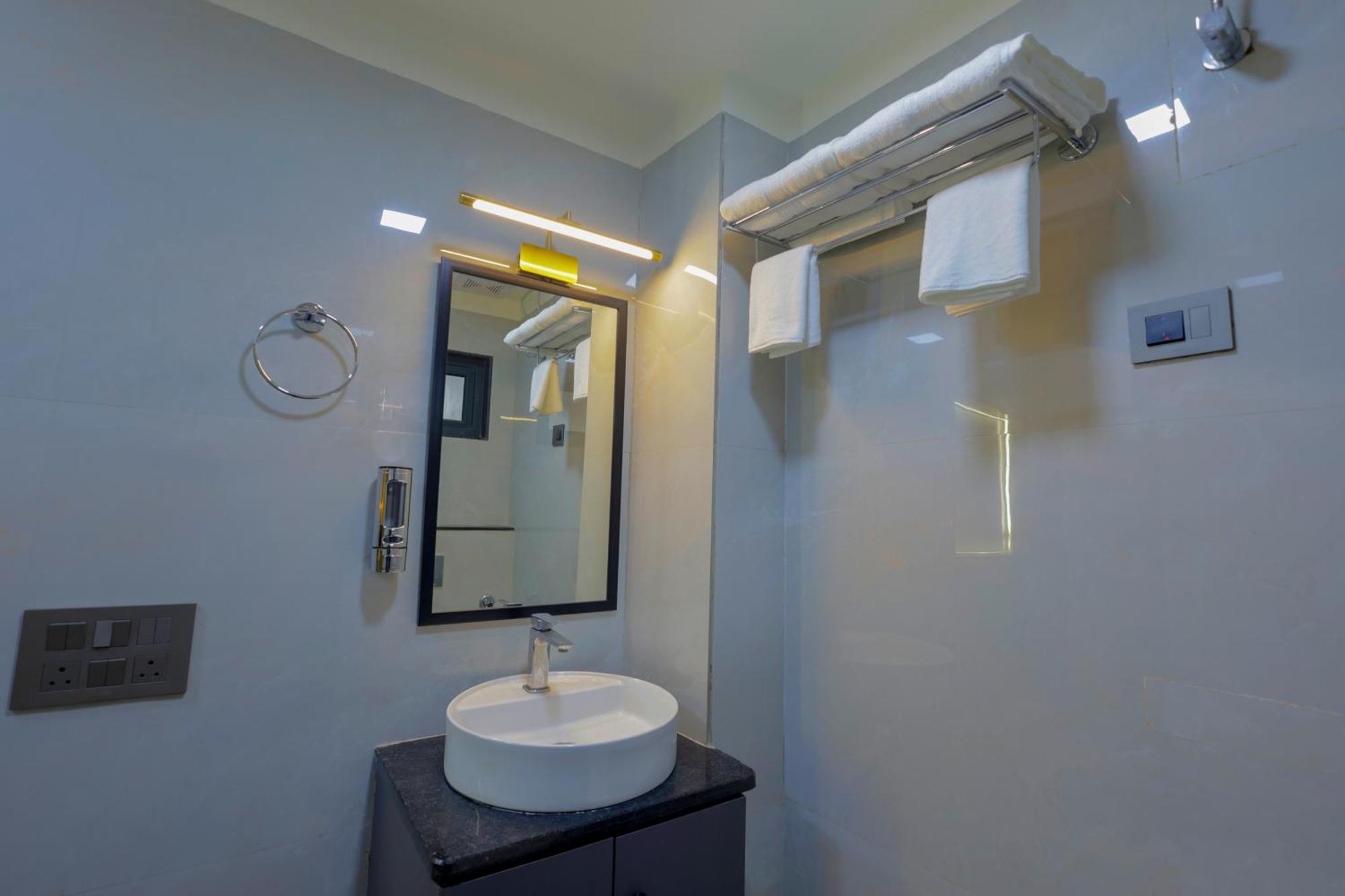 Narayana Homes Матура Екстериор снимка
